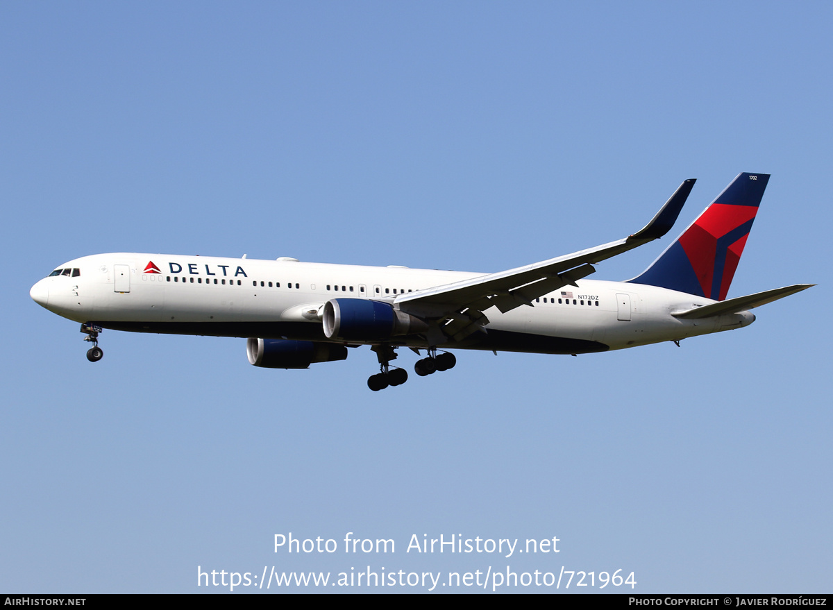 Aircraft Photo of N172DZ | Boeing 767-332/ER | Delta Air Lines | AirHistory.net #721964