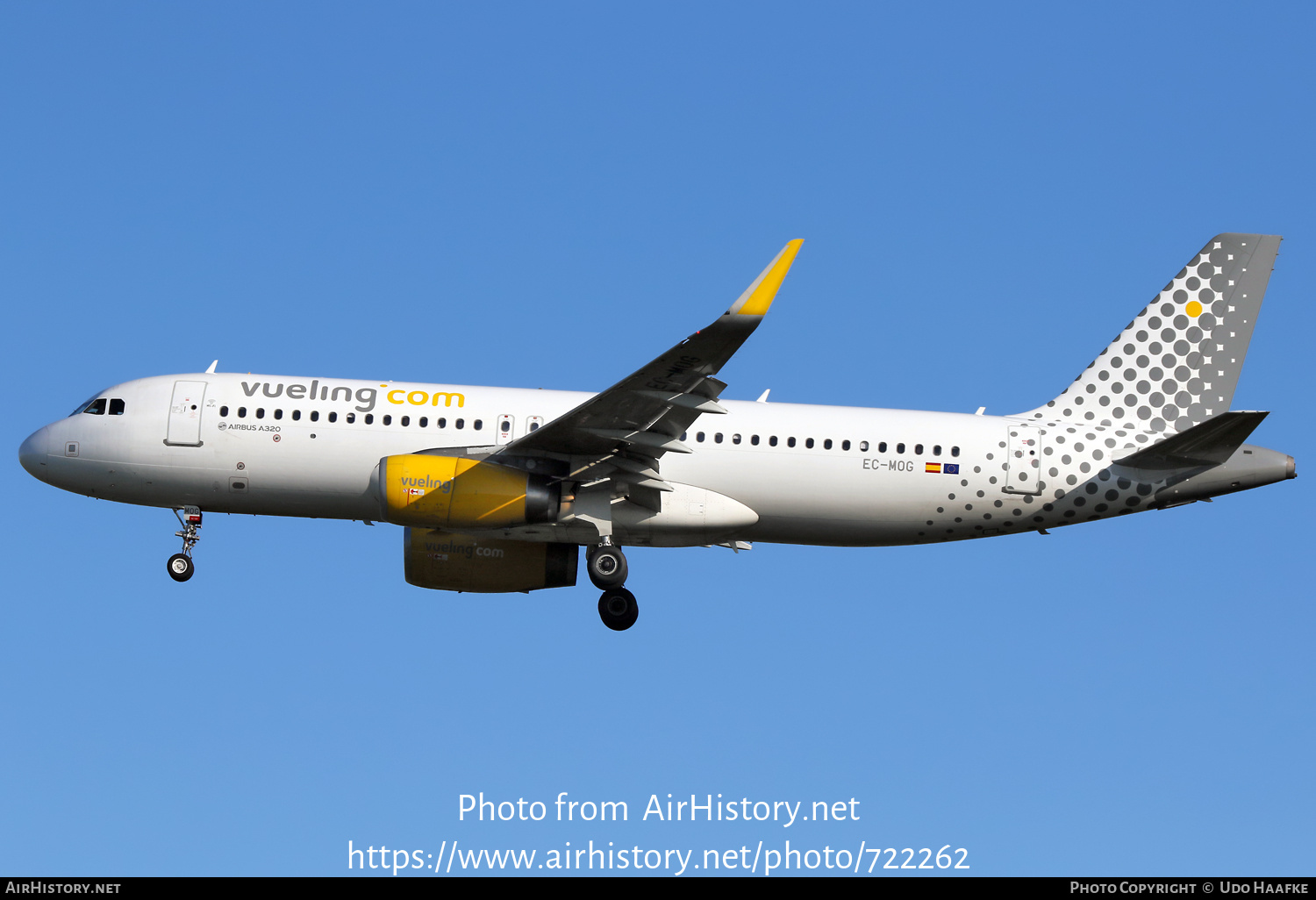 Aircraft Photo of EC-MOG | Airbus A320-232 | Vueling Airlines | AirHistory.net #722262