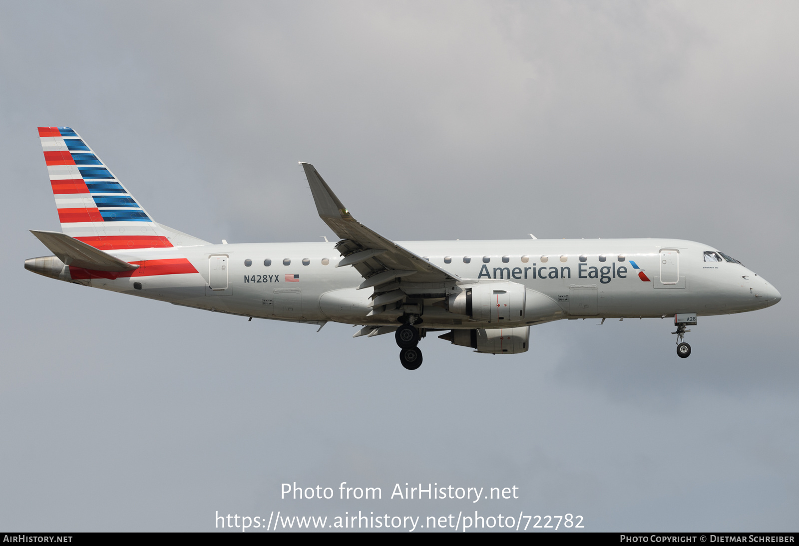 Aircraft Photo of N428YX | Embraer 175LR (ERJ-170-200LR) | American Eagle | AirHistory.net #722782