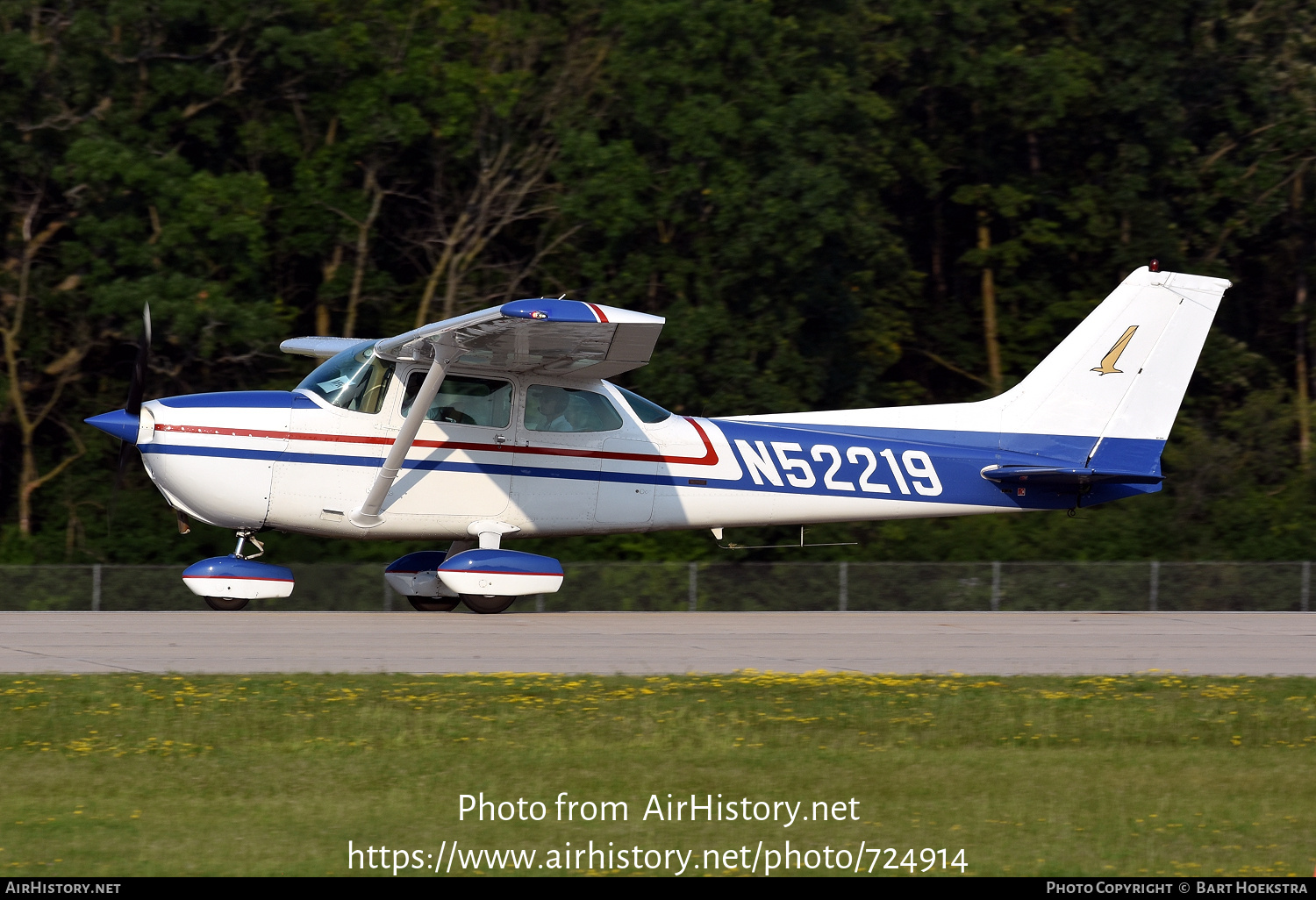 Aircraft Photo of N52219 | Cessna 172P | AirHistory.net #724914