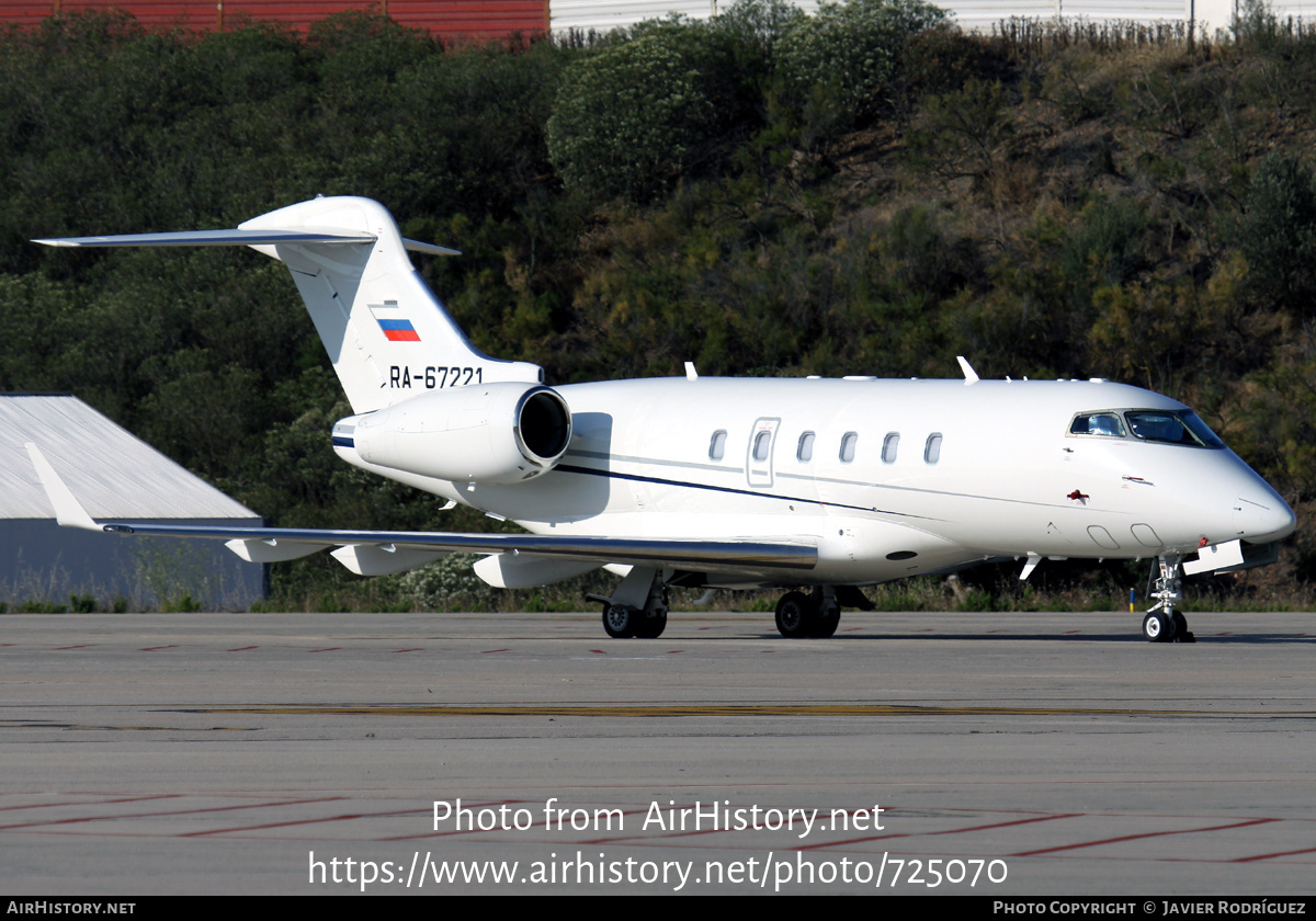 Aircraft Photo of RA-67221 | Bombardier Challenger 300 (BD-100-1A10) | AirHistory.net #725070