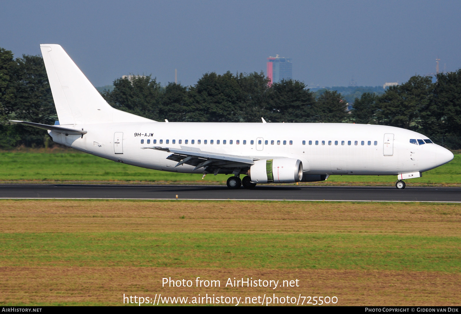 Aircraft Photo of 9H-AJW | Boeing 737-3U3 | AirHistory.net #725500