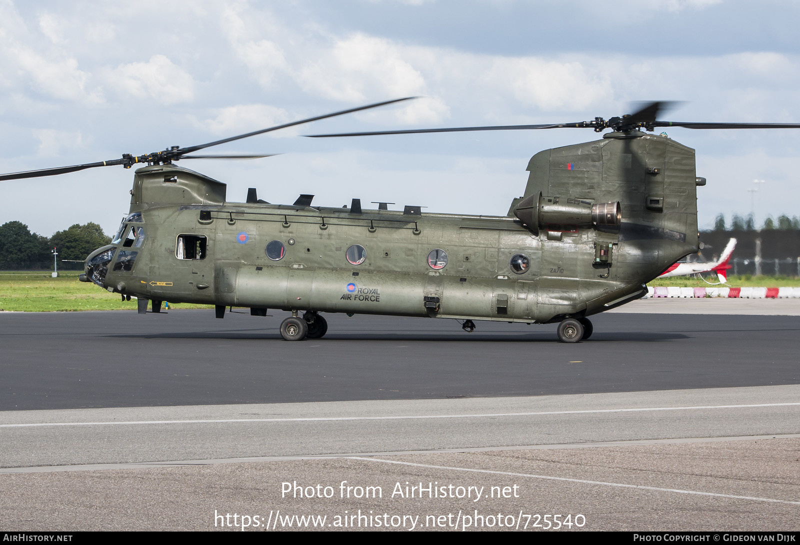 Aircraft Photo of ZA710 | Boeing Chinook HC4 (352) | UK - Air Force | AirHistory.net #725540