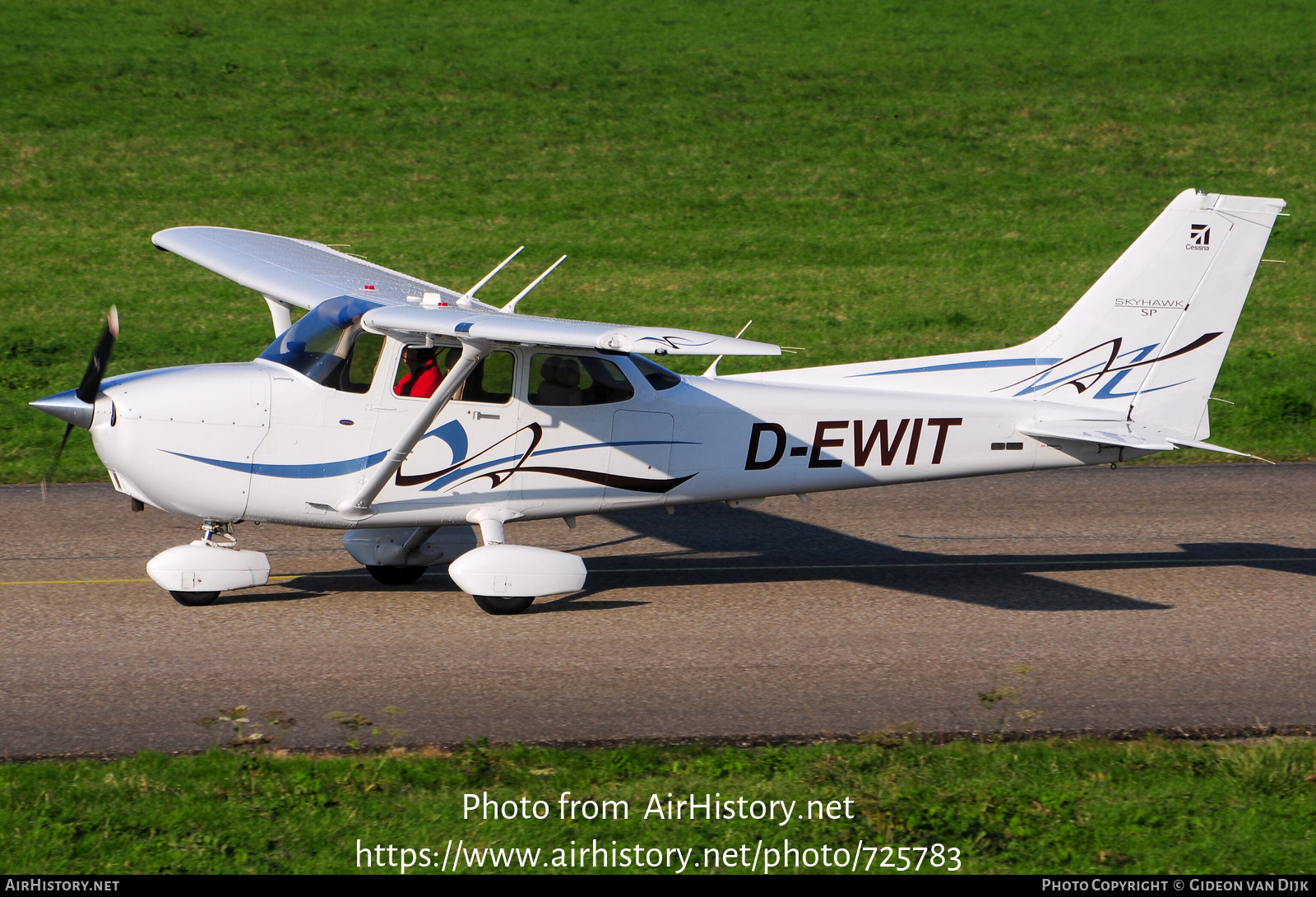 Aircraft Photo of D-EWIT | Cessna 172S Skyhawk SP | AirHistory.net #725783