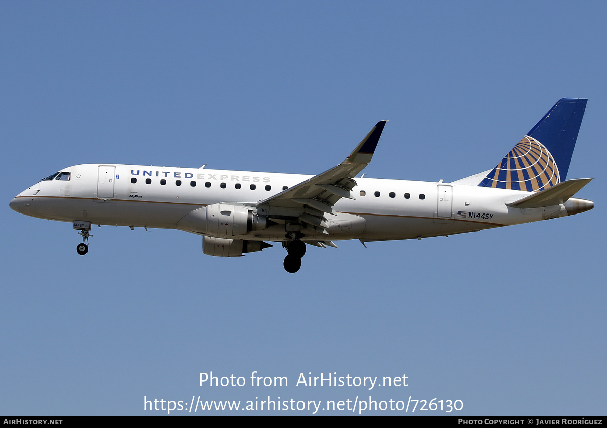 Aircraft Photo of N144SY | Embraer 175LR (ERJ-170-200LR) | United Express | AirHistory.net #726130