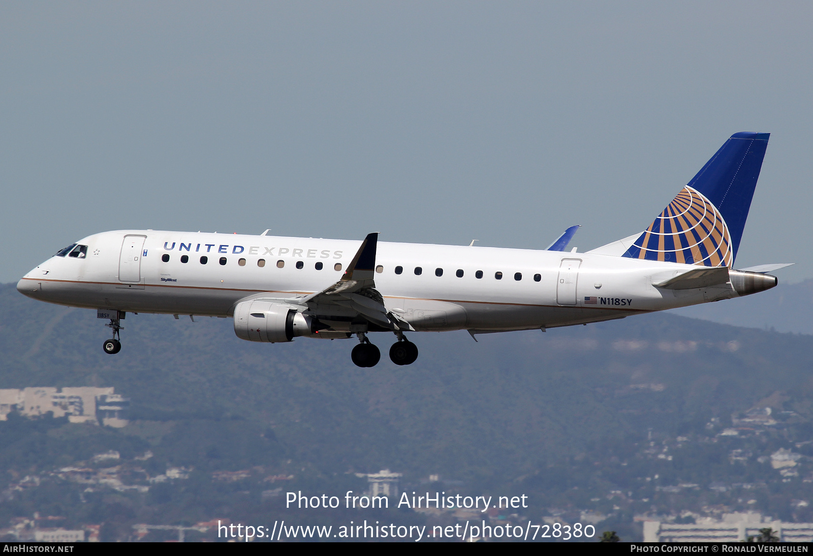 Aircraft Photo of N118SY | Embraer 175LR (ERJ-170-200LR) | United Express | AirHistory.net #728380