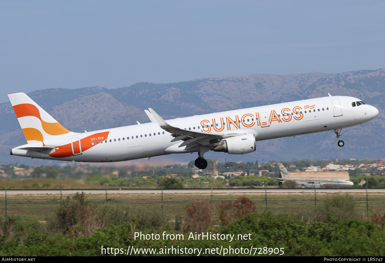 Aircraft Photo of OY-TCN | Airbus A321-211 | Sunclass Airlines | AirHistory.net #728905