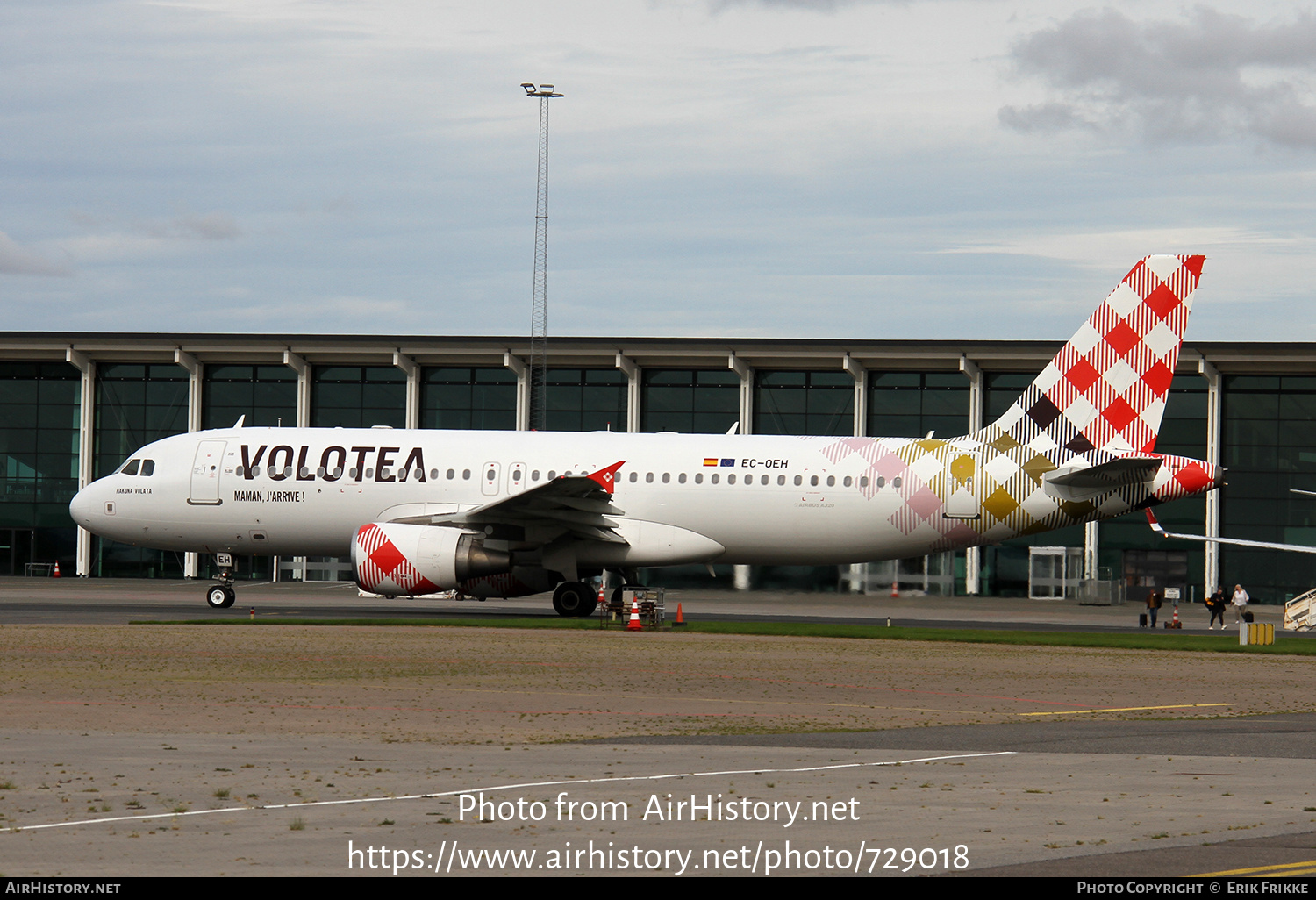 Aircraft Photo of EC-OEH | Airbus A320-214 | Volotea | AirHistory.net #729018