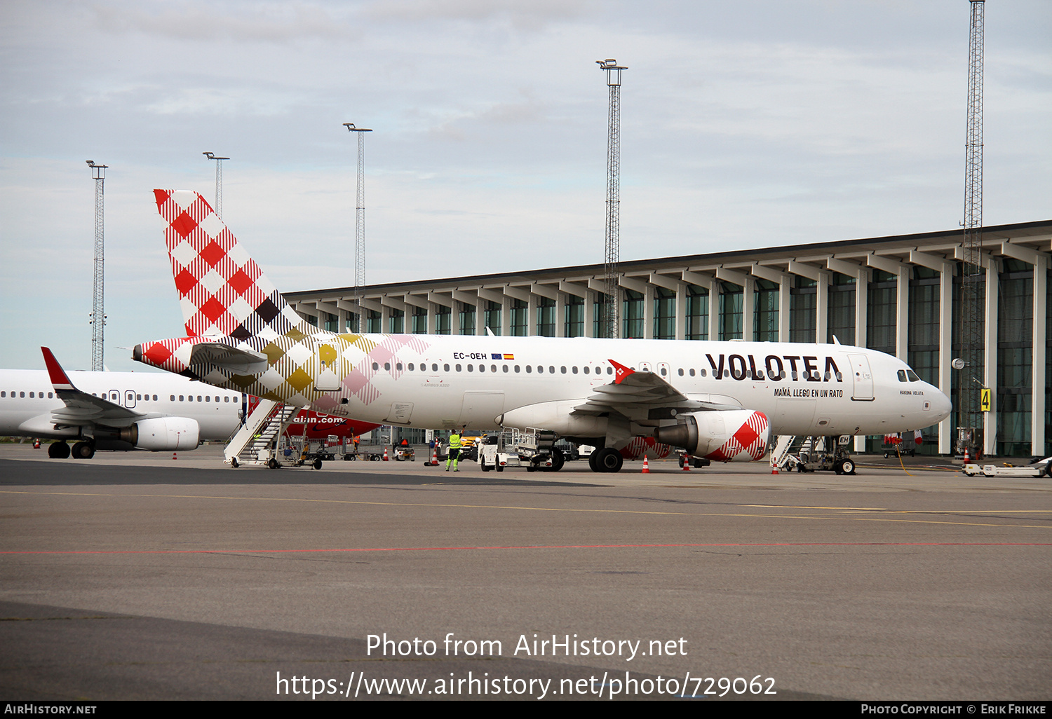 Aircraft Photo of EC-OEH | Airbus A320-214 | Volotea | AirHistory.net #729062