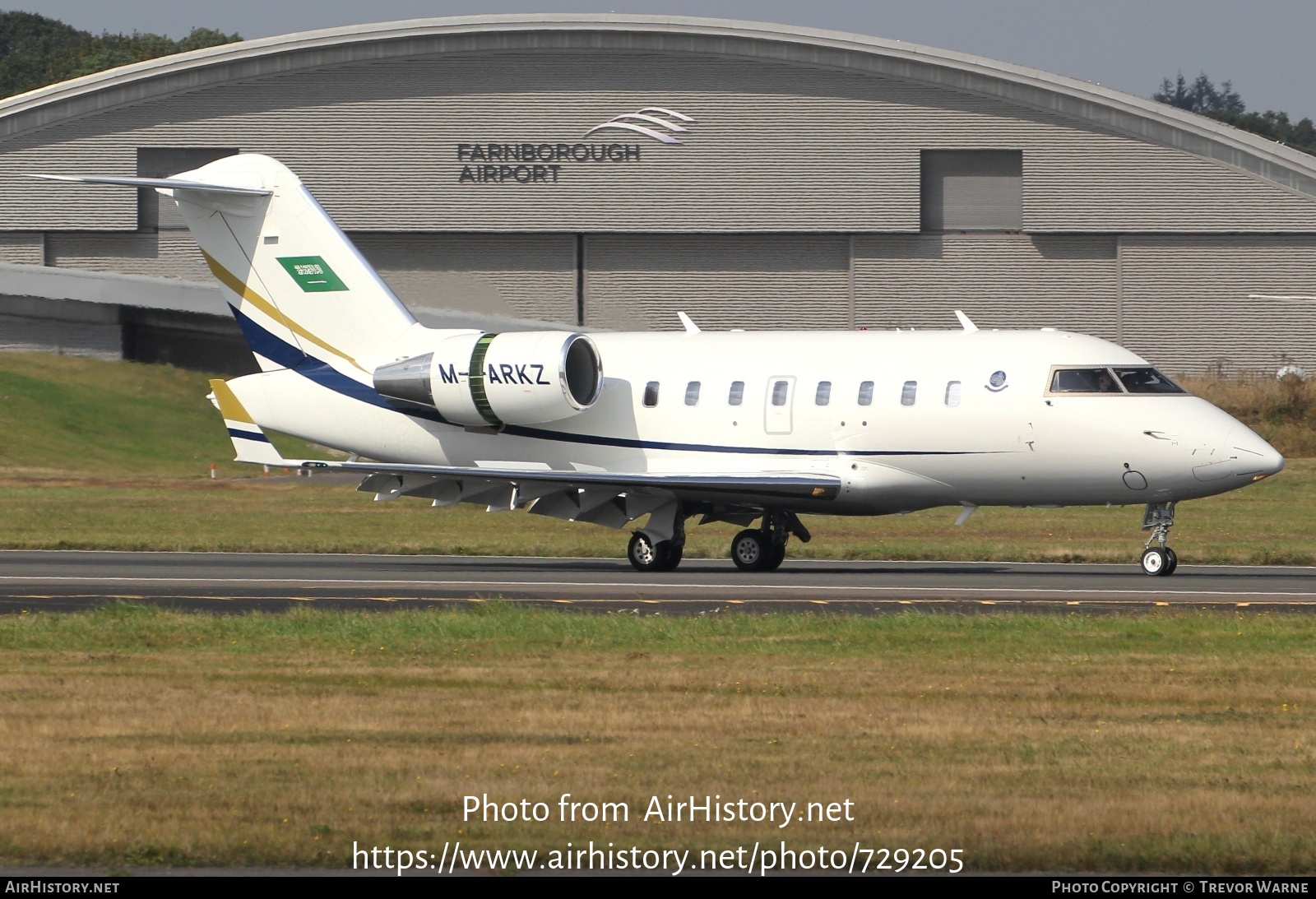 Aircraft Photo of M-ARKZ | Bombardier Challenger 605 (CL-600-2B16) | AirHistory.net #729205