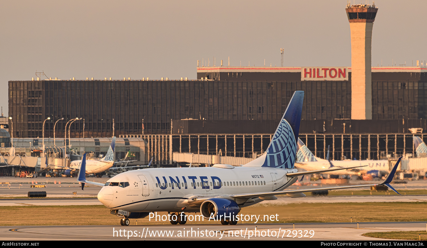 Aircraft Photo of N15712 | Boeing 737-724 | United Airlines | AirHistory.net #729329