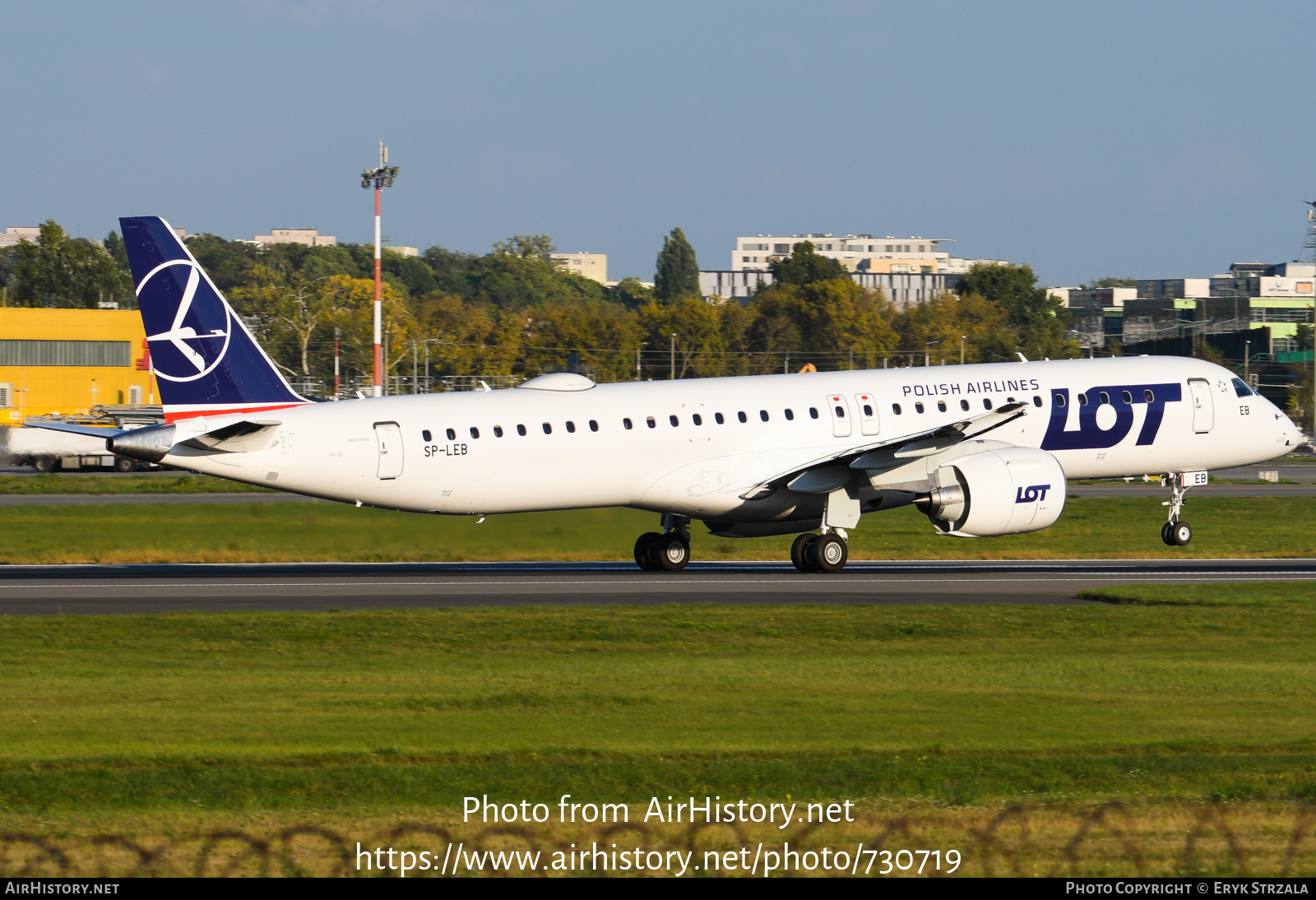 Aircraft Photo of SP-LEB | Embraer 195-E2 (ERJ-190-400) | LOT Polish Airlines - Polskie Linie Lotnicze | AirHistory.net #730719