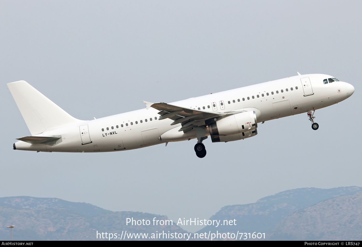 Aircraft Photo of LY-NVL | Airbus A320-232 | AirHistory.net #731601