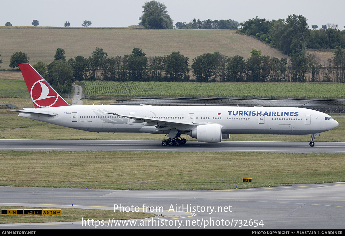 Aircraft Photo of TC-LJI | Boeing 777-3F2/ER | Turkish Airlines | AirHistory.net #732654