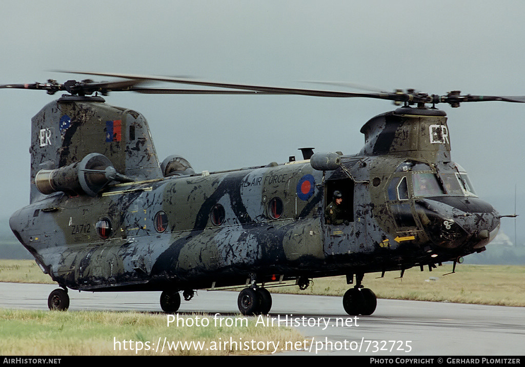 Aircraft Photo of ZA712 | Boeing Chinook HC2 (352) | UK - Air Force | AirHistory.net #732725