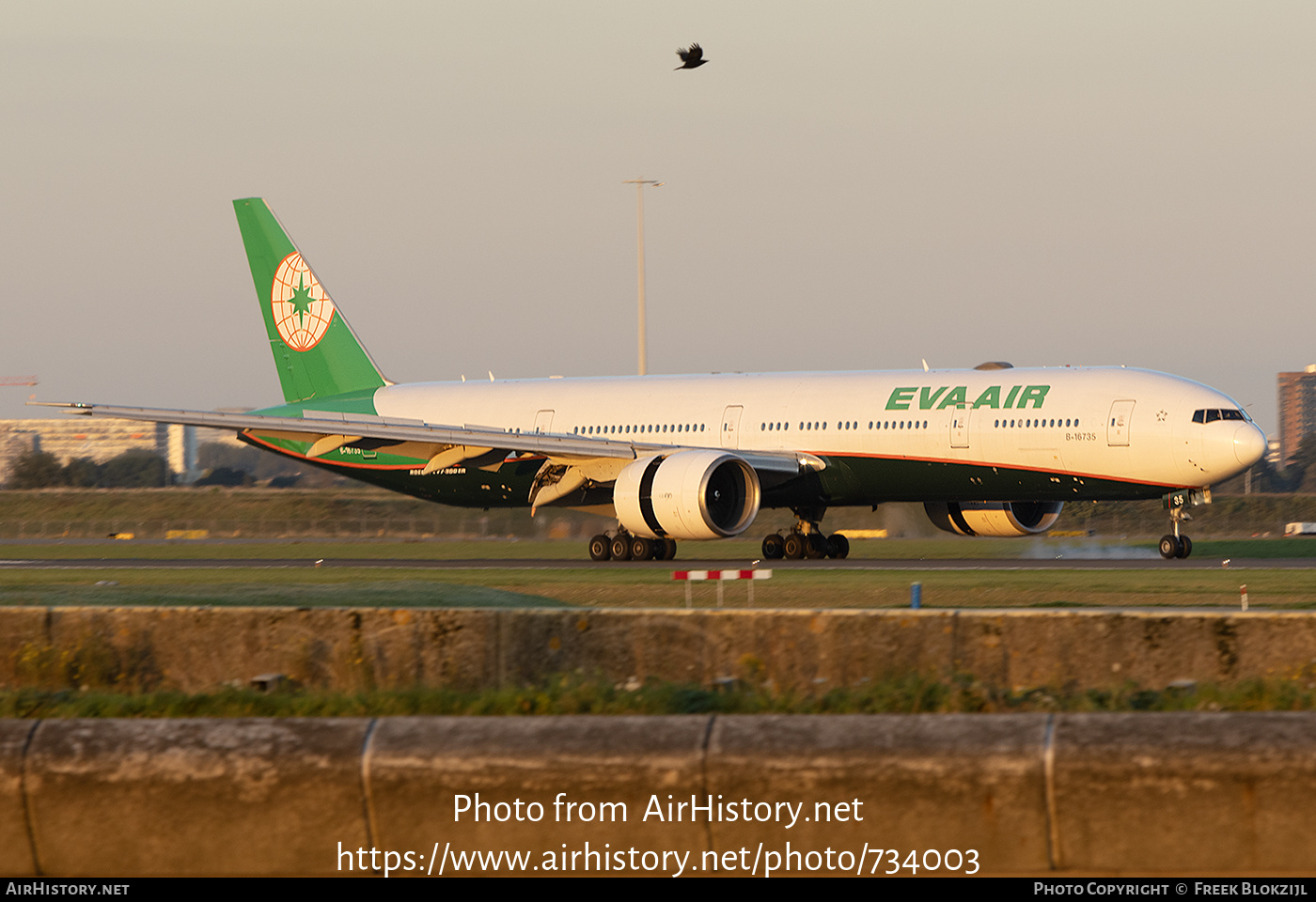 Aircraft Photo of B-16735 | Boeing 777-300/ER | EVA Air | AirHistory.net #734003