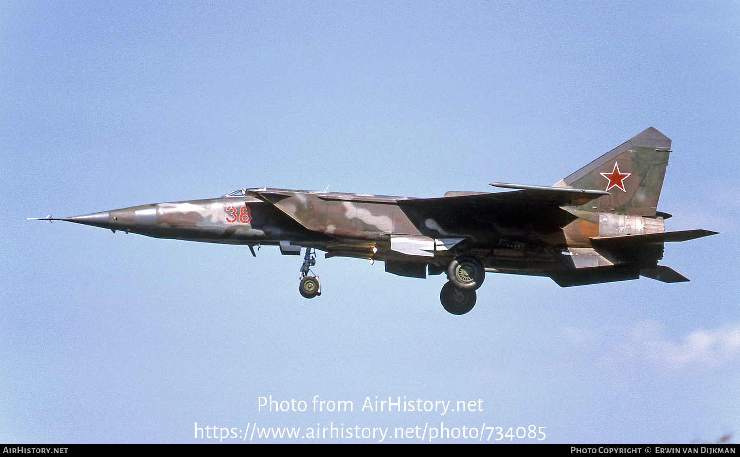 Aircraft Photo of 38 red | Mikoyan-Gurevich MiG-25RBS | Soviet Union - Air Force | AirHistory.net #734085