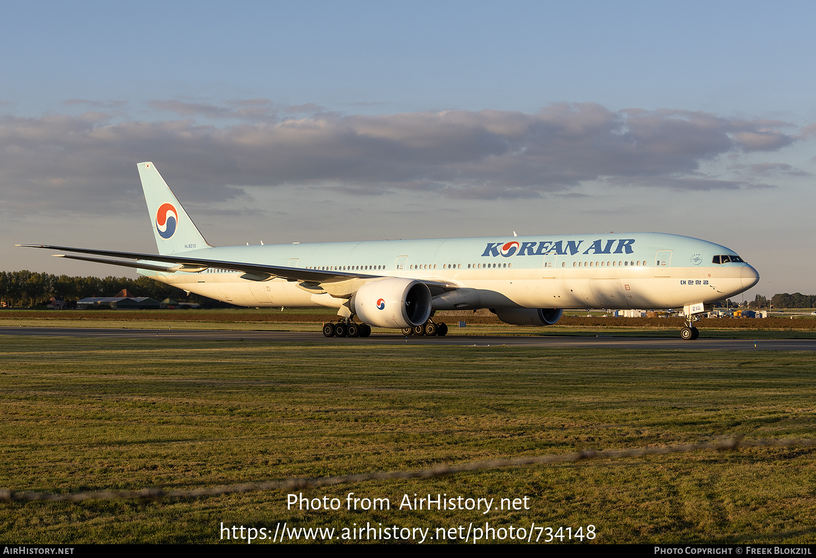 Aircraft Photo of HL8210 | Boeing 777-3B5/ER | Korean Air | AirHistory.net #734148