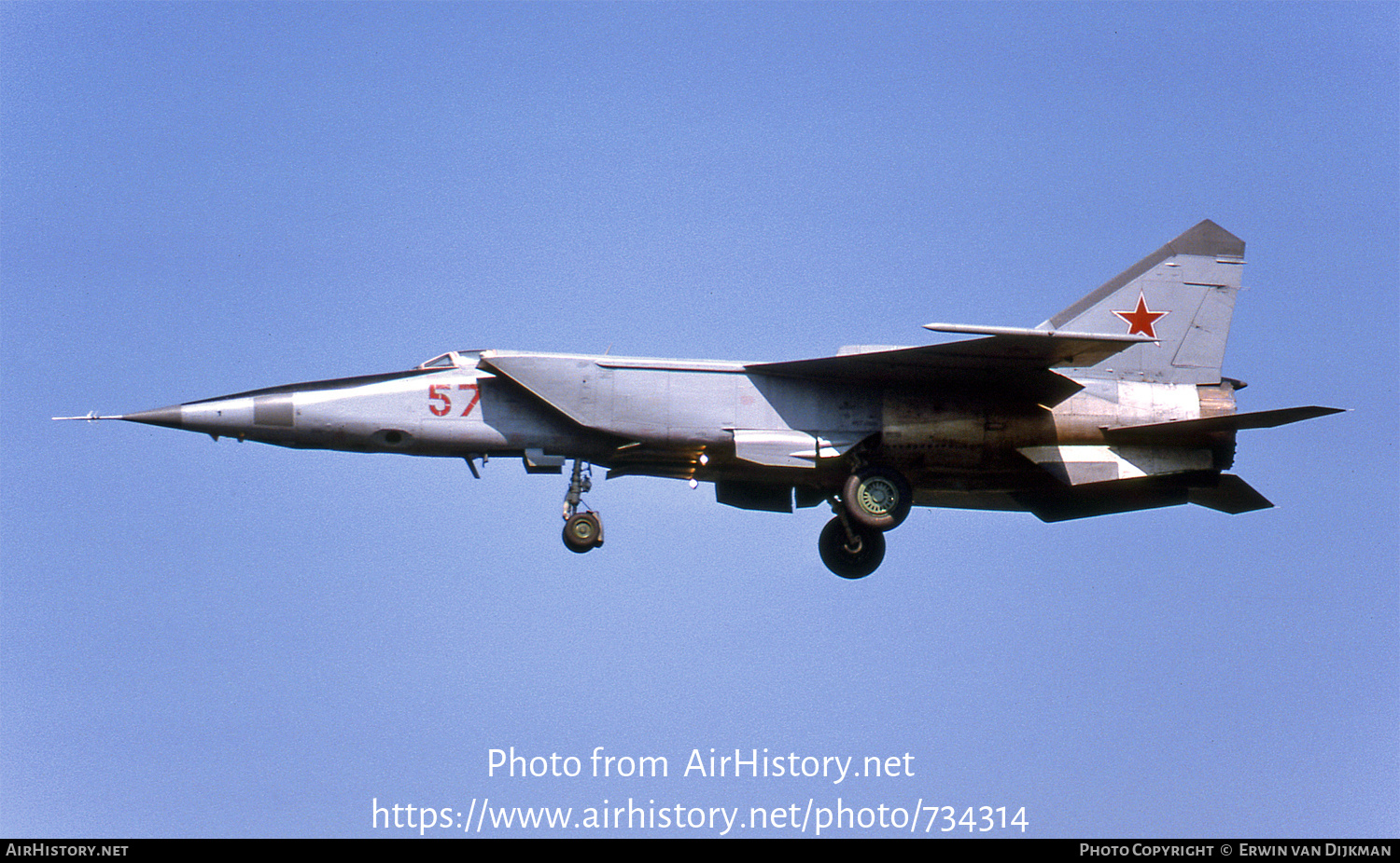 Aircraft Photo of 57 red | Mikoyan-Gurevich MiG-25RBT | Soviet Union - Air Force | AirHistory.net #734314