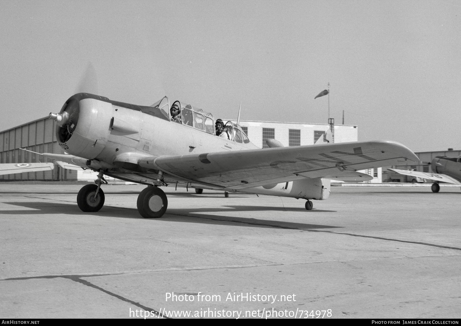 Aircraft Photo of 2725 | North American AT-16 Harvard IIA | Canada - Air Force | AirHistory.net #734978