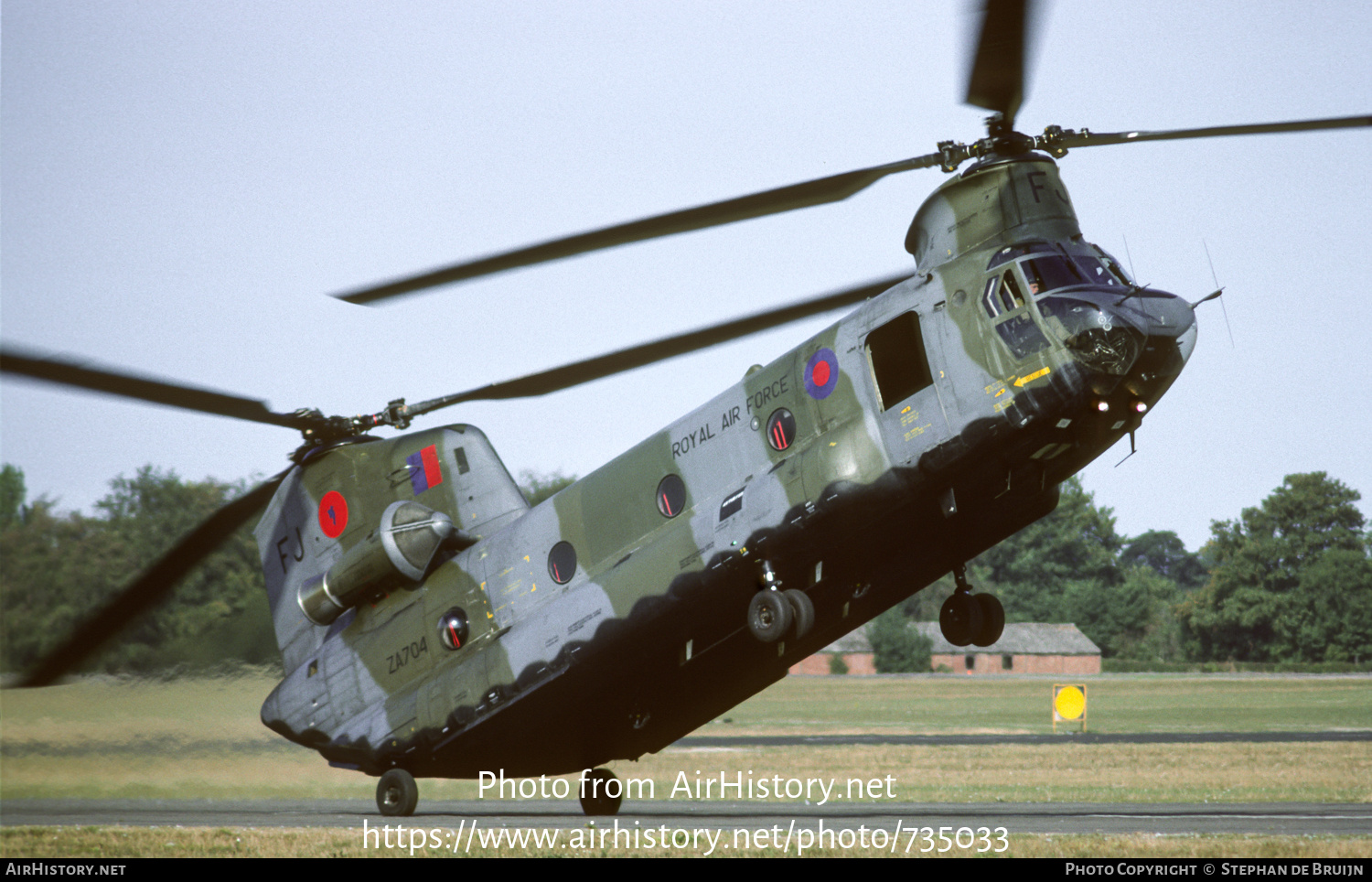 Aircraft Photo of ZA704 | Boeing Vertol Chinook HC1 (352) | UK - Air Force | AirHistory.net #735033