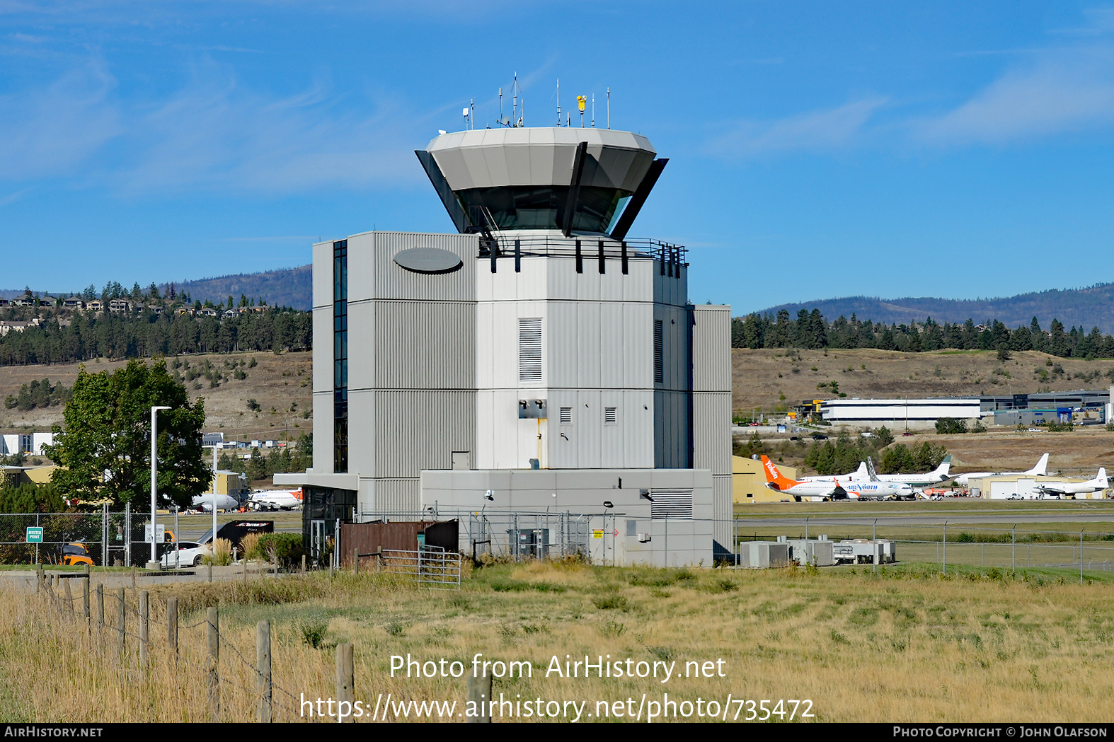 Airport photo of Kelowna (CYLW / YLW) in British Columbia, Canada | AirHistory.net #735472