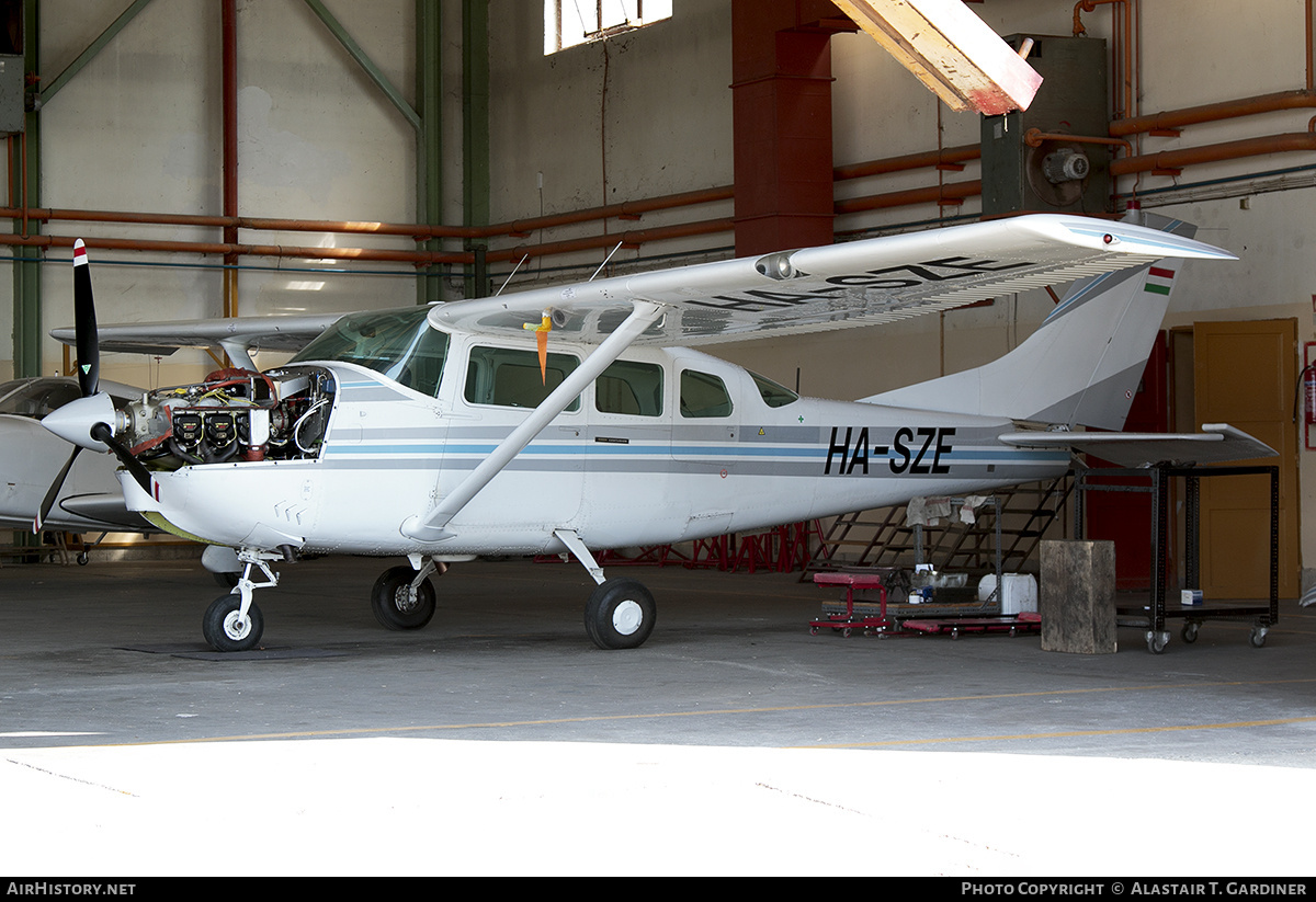 Aircraft Photo of HA-SZE | Cessna 210F Centurion | AirHistory.net #735795