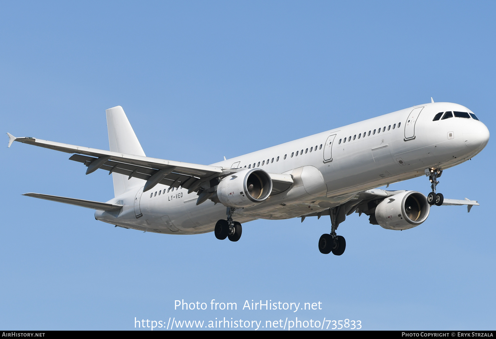 Aircraft Photo of LY-VED | Airbus A321-211 | AirHistory.net #735833