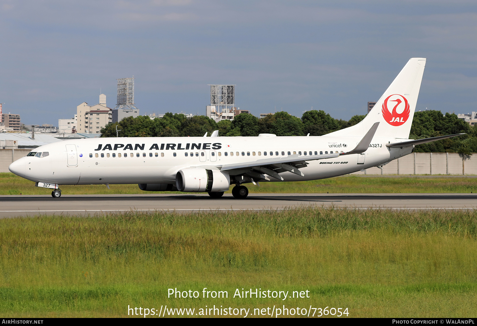 Aircraft Photo of JA327J | Boeing 737-846 | Japan Airlines - JAL | AirHistory.net #736054