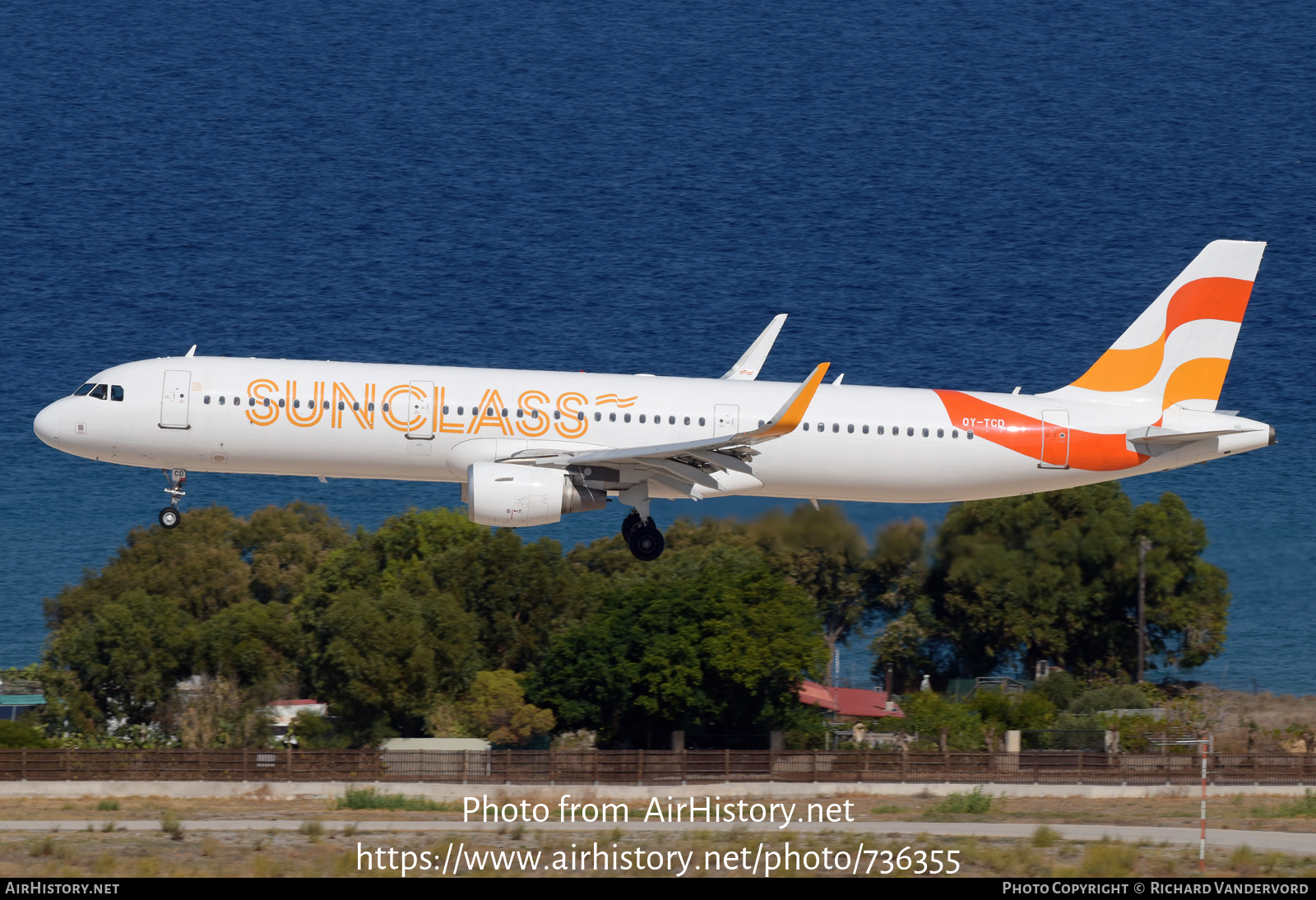 Aircraft Photo of OY-TCD | Airbus A321-211 | Sunclass Airlines | AirHistory.net #736355