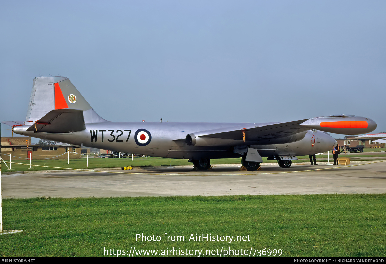 Aircraft Photo of WT327 | English Electric Canberra B(I)8 | UK - Air Force | AirHistory.net #736999