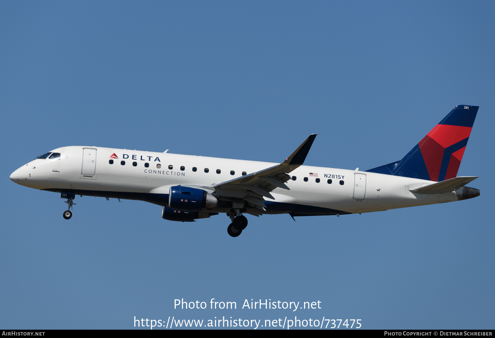 Aircraft Photo of N281SY | Embraer 175LR (ERJ-170-200LR) | Delta Connection | AirHistory.net #737475