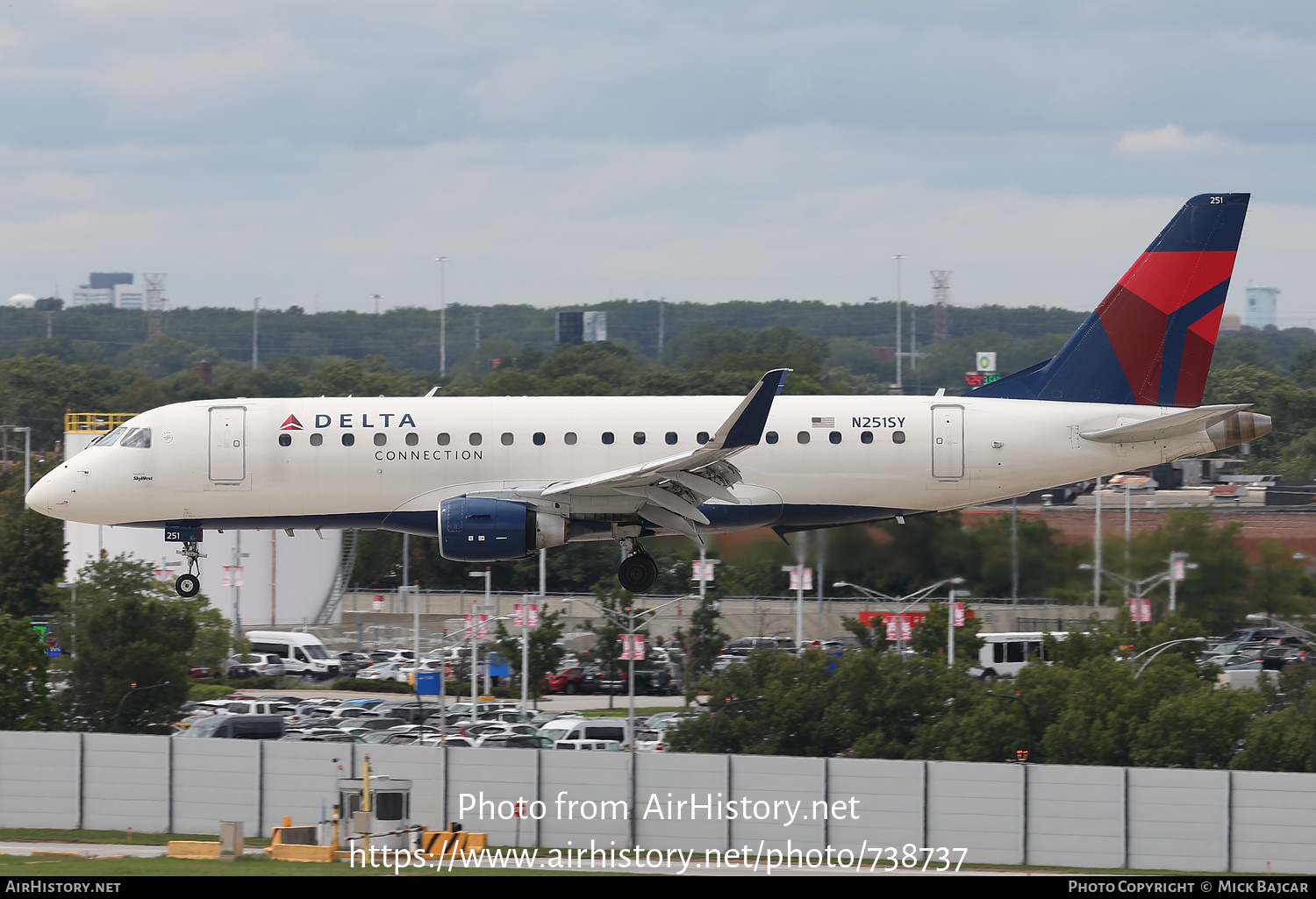 Aircraft Photo of N251SY | Embraer 175LR (ERJ-170-200LR) | Delta Connection | AirHistory.net #738737