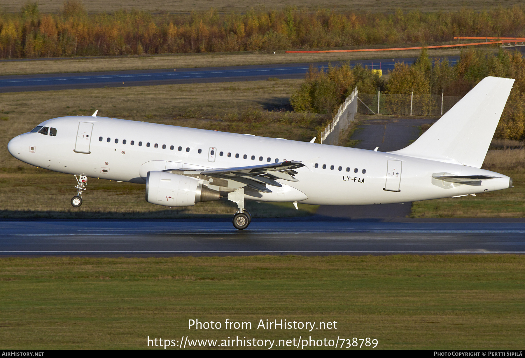 Aircraft Photo of LY-FAA | Airbus A319-112 | Avion Express | AirHistory.net #738789