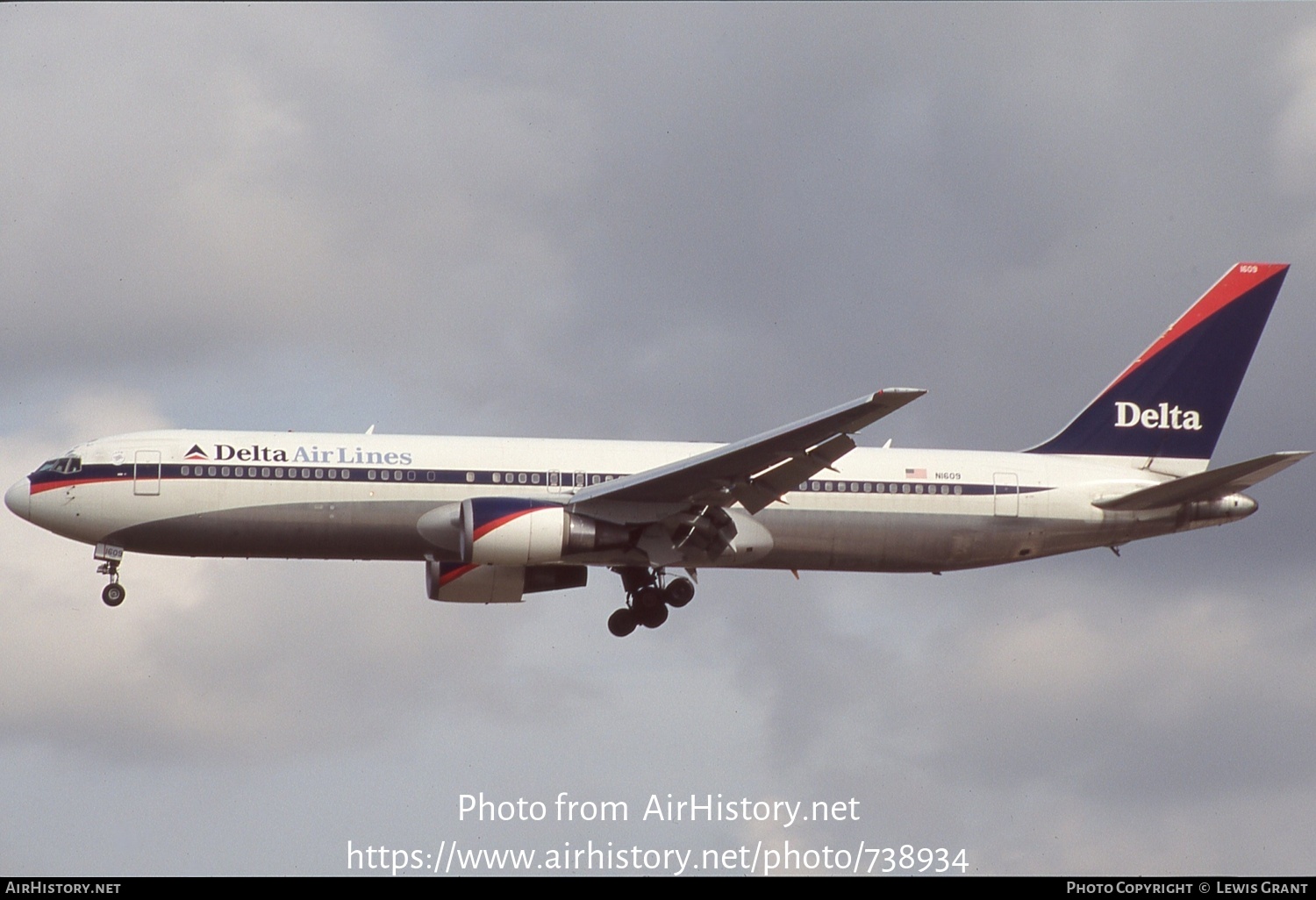 Aircraft Photo of N1609 | Boeing 767-332/ER | Delta Air Lines | AirHistory.net #738934