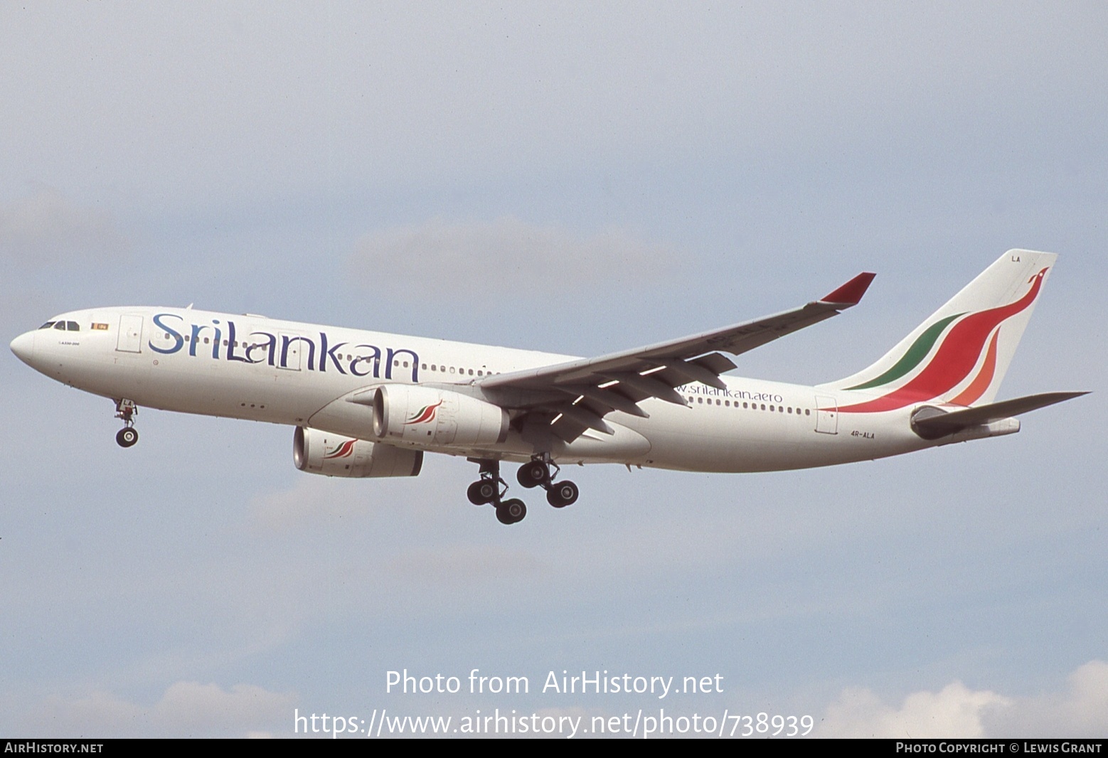 Aircraft Photo of 4R-ALA | Airbus A330-243 | SriLankan Airlines | AirHistory.net #738939