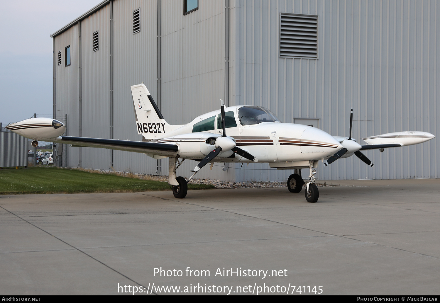 Aircraft Photo of N6832Y | Cessna 310R | AirHistory.net #741145