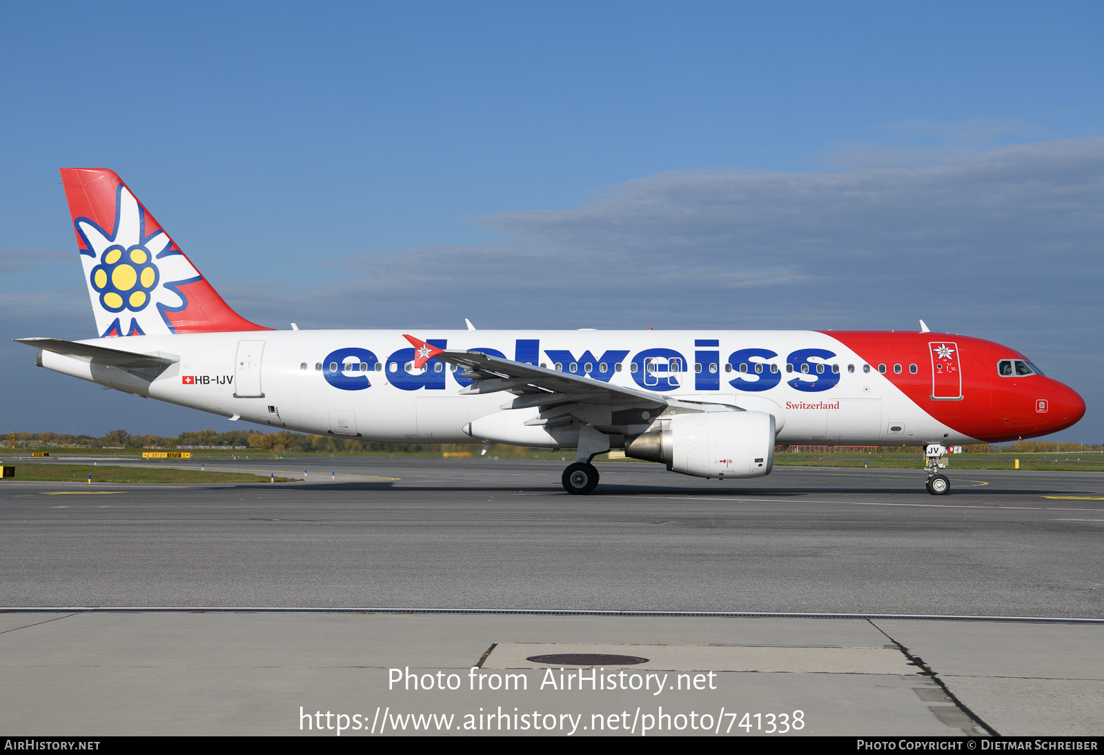 Aircraft Photo of HB-IJV | Airbus A320-214 | Edelweiss Air | AirHistory.net #741338