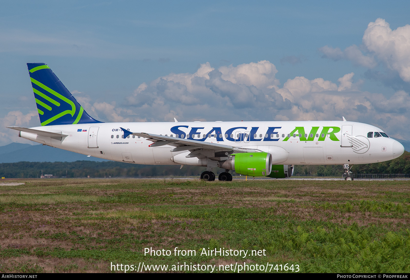 Aircraft Photo of OM-HLD | Airbus A320-211 | Seagle Air | AirHistory.net #741643