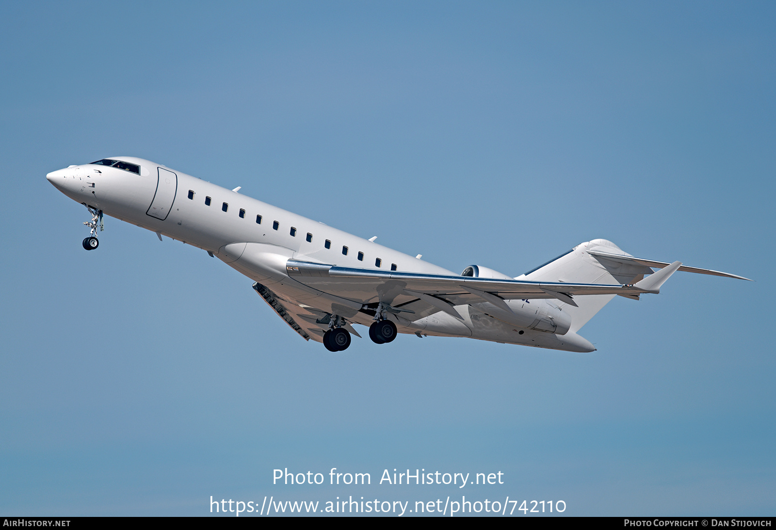 Aircraft Photo of N2100L | Bombardier Global 6500 (BD-700-1A10) | AirHistory.net #742110