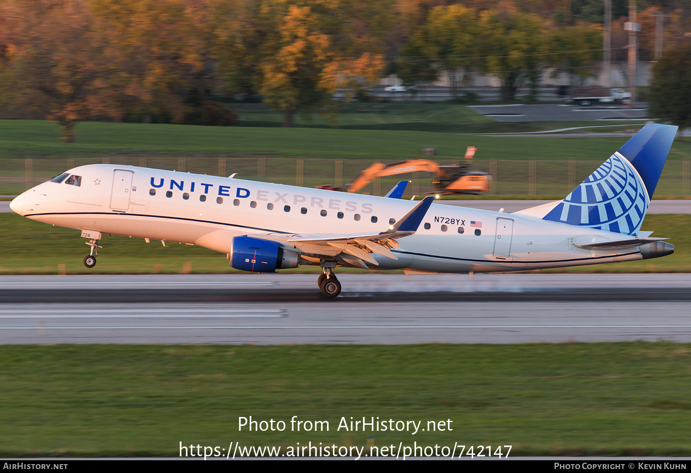 Aircraft Photo of N728YX | Embraer 175SC (ERJ-170-200LL) | United Express | AirHistory.net #742147