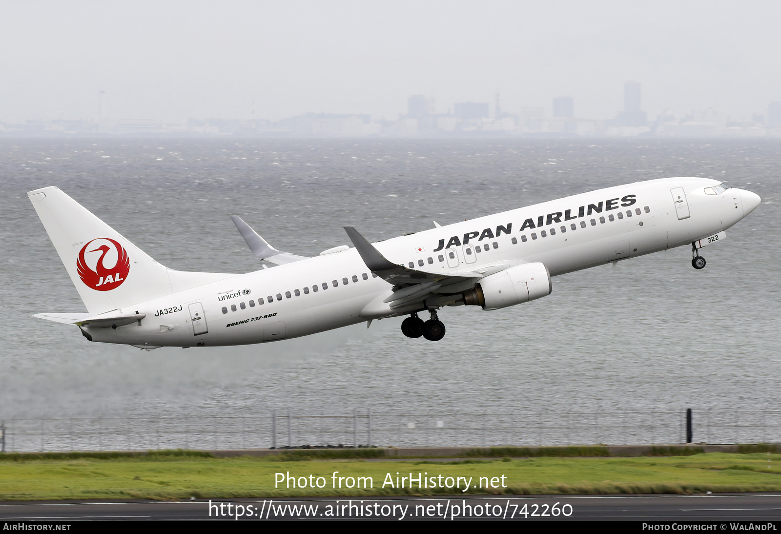 Aircraft Photo of JA322J | Boeing 737-846 | Japan Airlines - JAL | AirHistory.net #742260