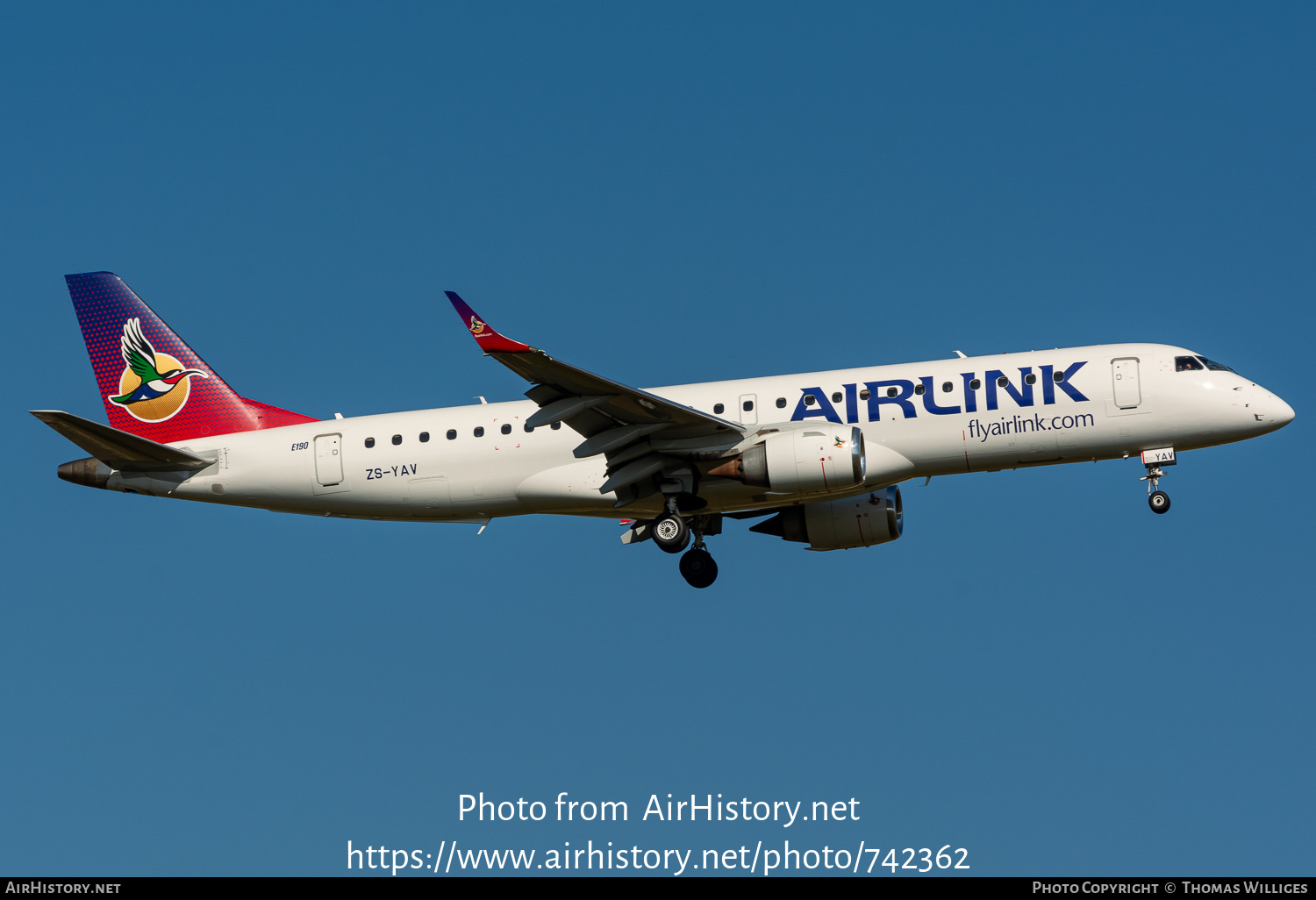 Aircraft Photo of ZS-YAV | Embraer 190AR (ERJ-190-100IGW) | Airlink | AirHistory.net #742362