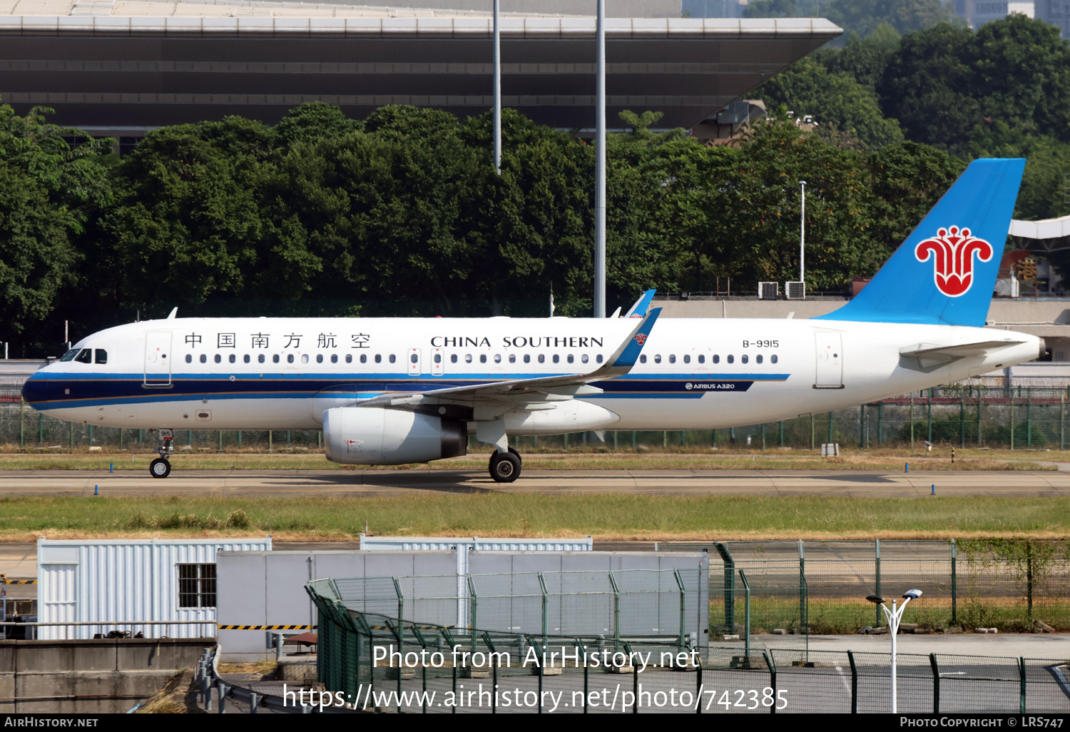 Aircraft Photo of B-9915 | Airbus A320-214 | China Southern Airlines | AirHistory.net #742385