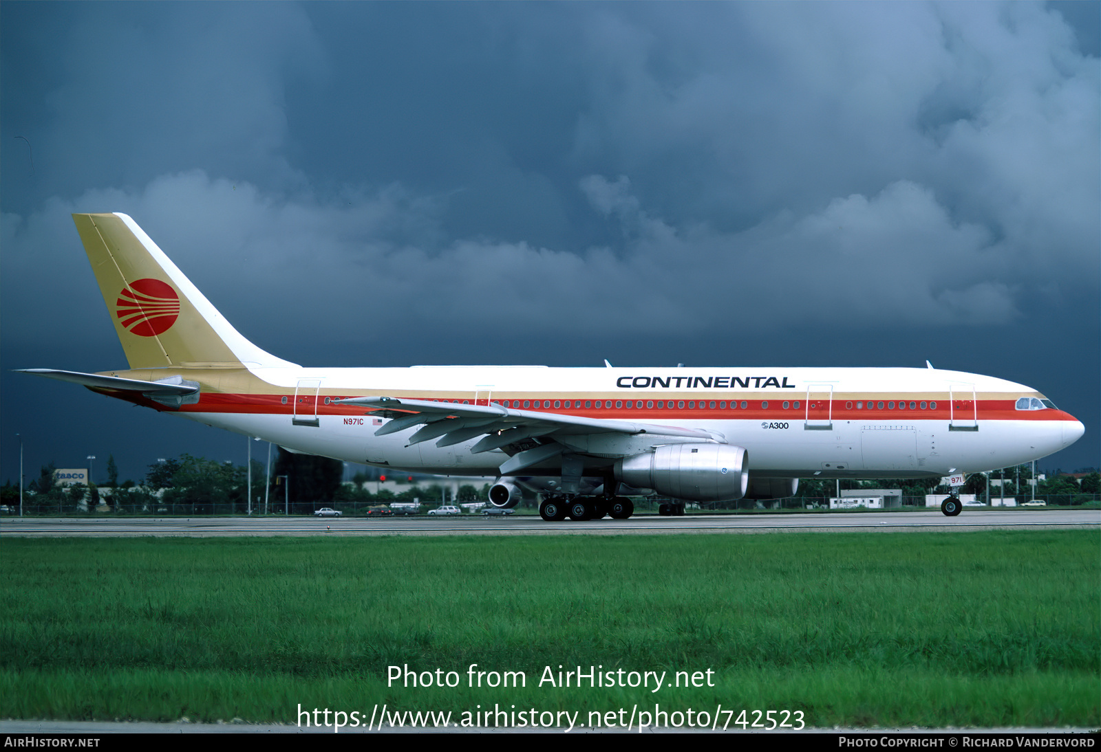 Aircraft Photo of N971C | Airbus A300B4-203 | Continental Airlines | AirHistory.net #742523