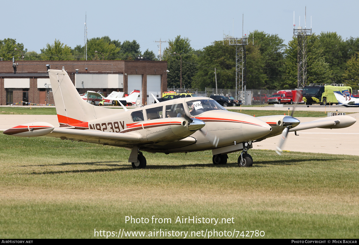 Aircraft Photo of N8239Y | Piper PA-30-160 Twin Comanche B | AirHistory.net #742780