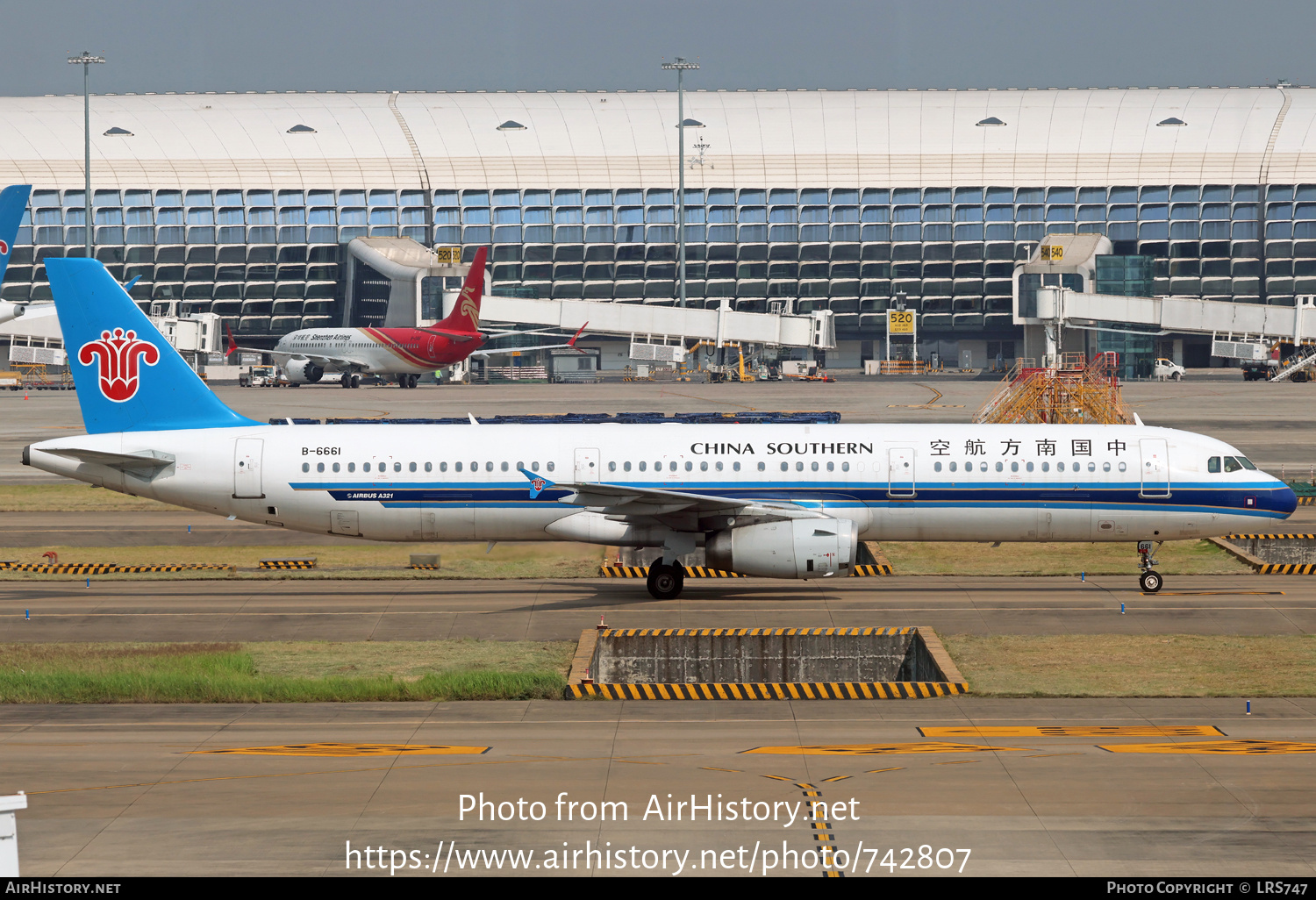 Aircraft Photo of B-6661 | Airbus A321-231 | China Southern Airlines | AirHistory.net #742807