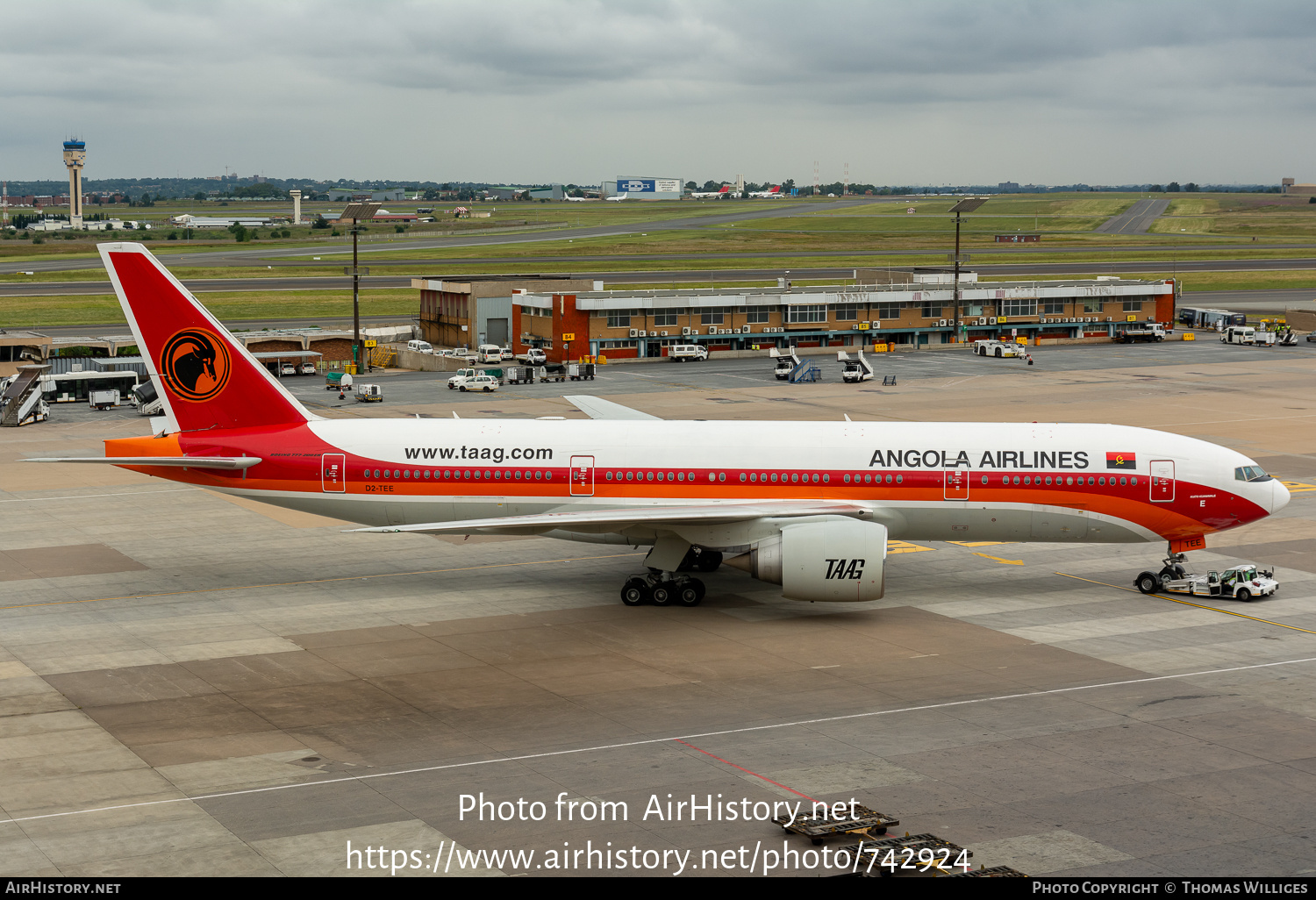 Aircraft Photo of D2-TEE | Boeing 777-2M2/ER | TAAG Angola Airlines - Linhas Aéreas de Angola | AirHistory.net #742924