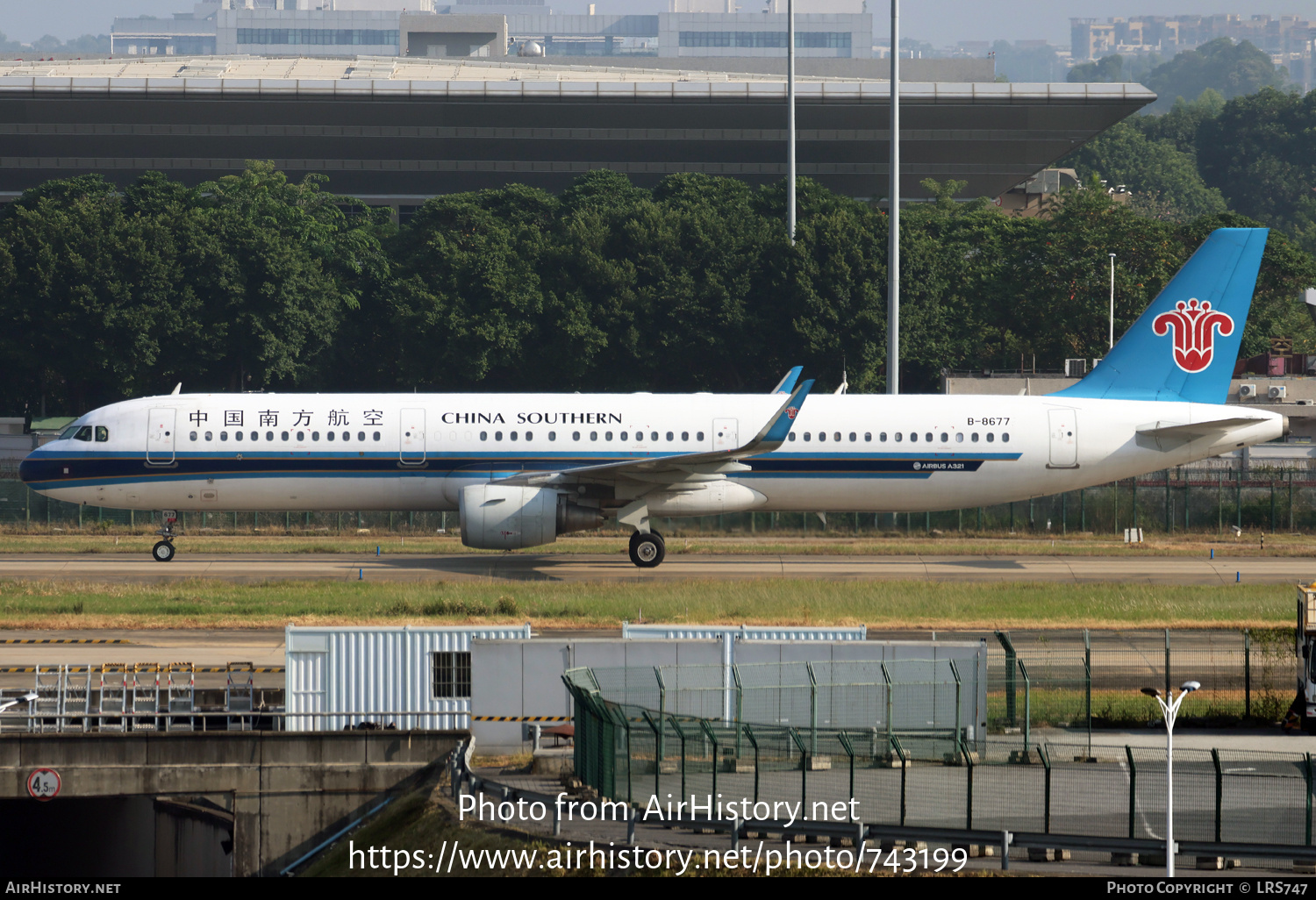 Aircraft Photo of B-8677 | Airbus A321-211 | China Southern Airlines | AirHistory.net #743199