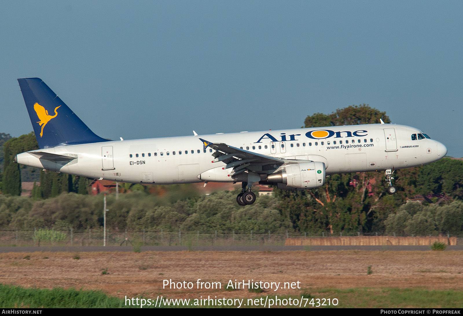 Aircraft Photo of EI-DSN | Airbus A320-216 | Air One | AirHistory.net #743210